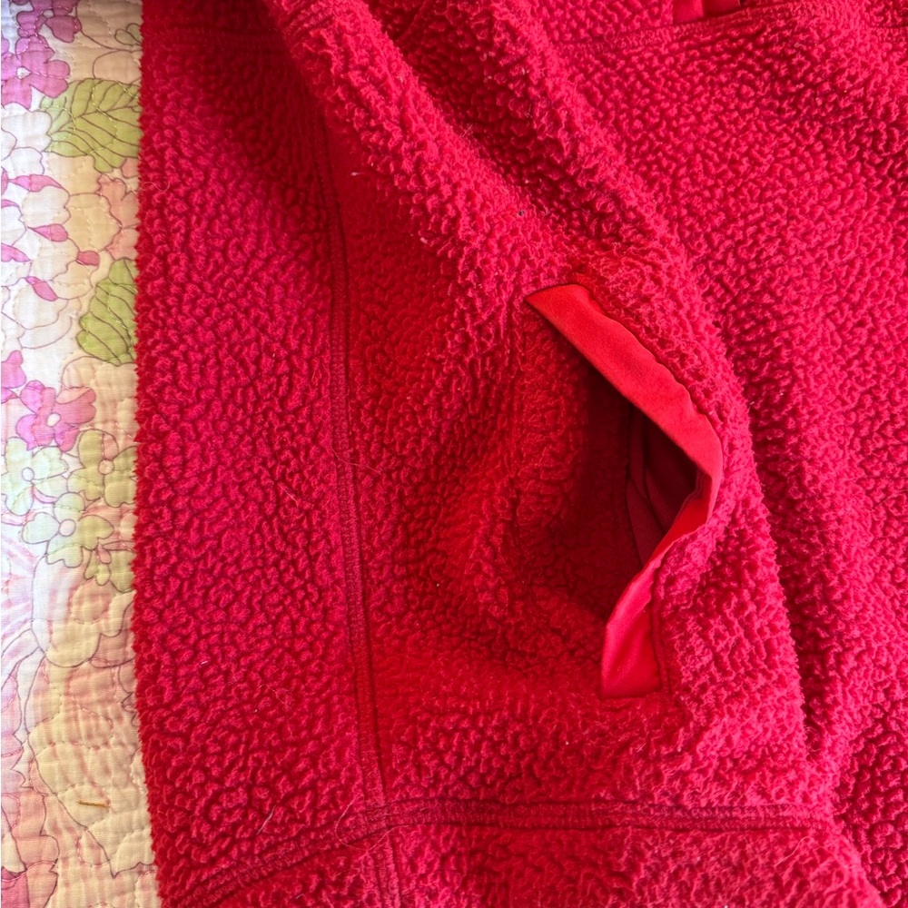 Vineyard Vines Red Teddy Fleece Pullover size S - Picture 9 of 9